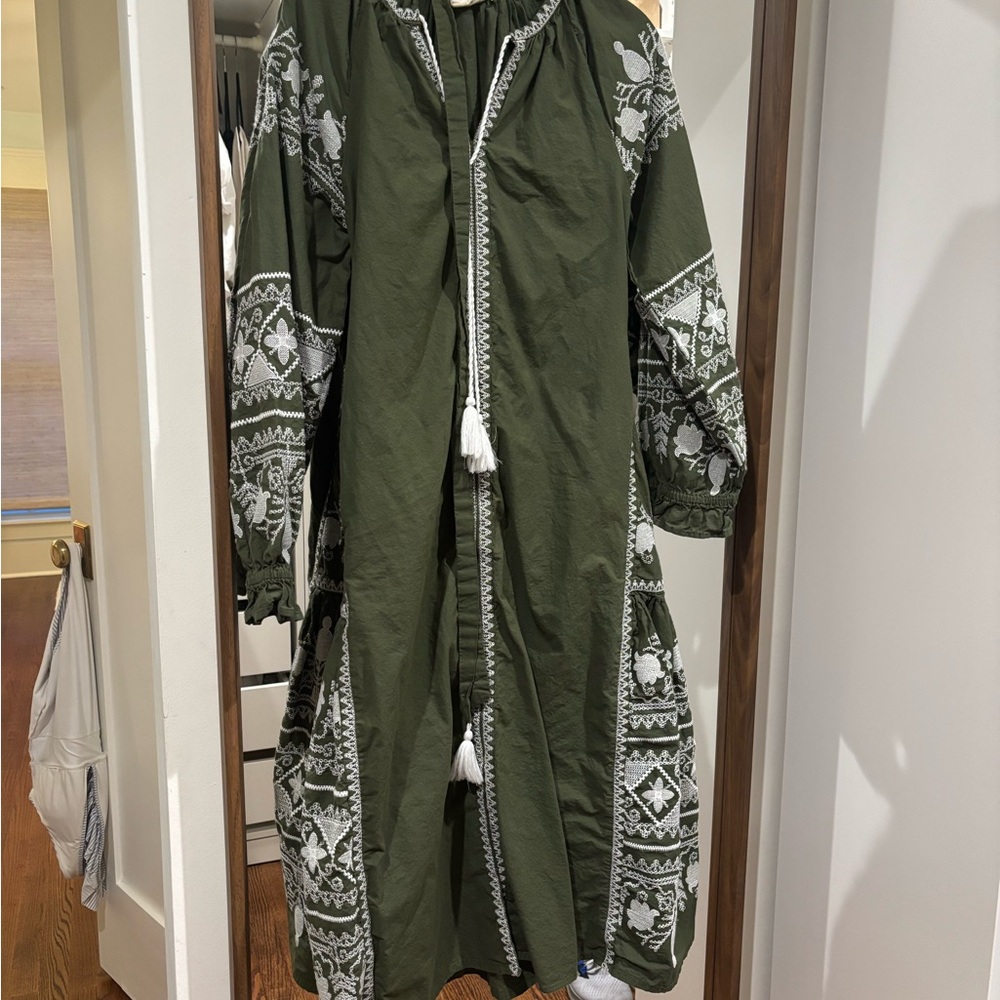 Green Embroidered midi coatue dress